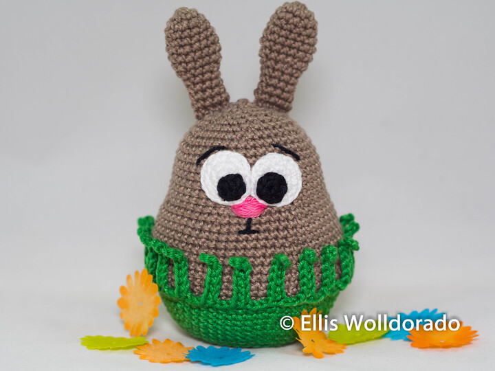 Hase im Gras, Amigurumi, Häkelanleitung