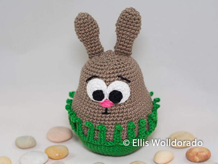 Hase im Gras, Amigurumi, Häkelanleitung