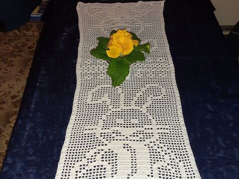 Tischläufer Häschen mit Ei Häkelanleitung