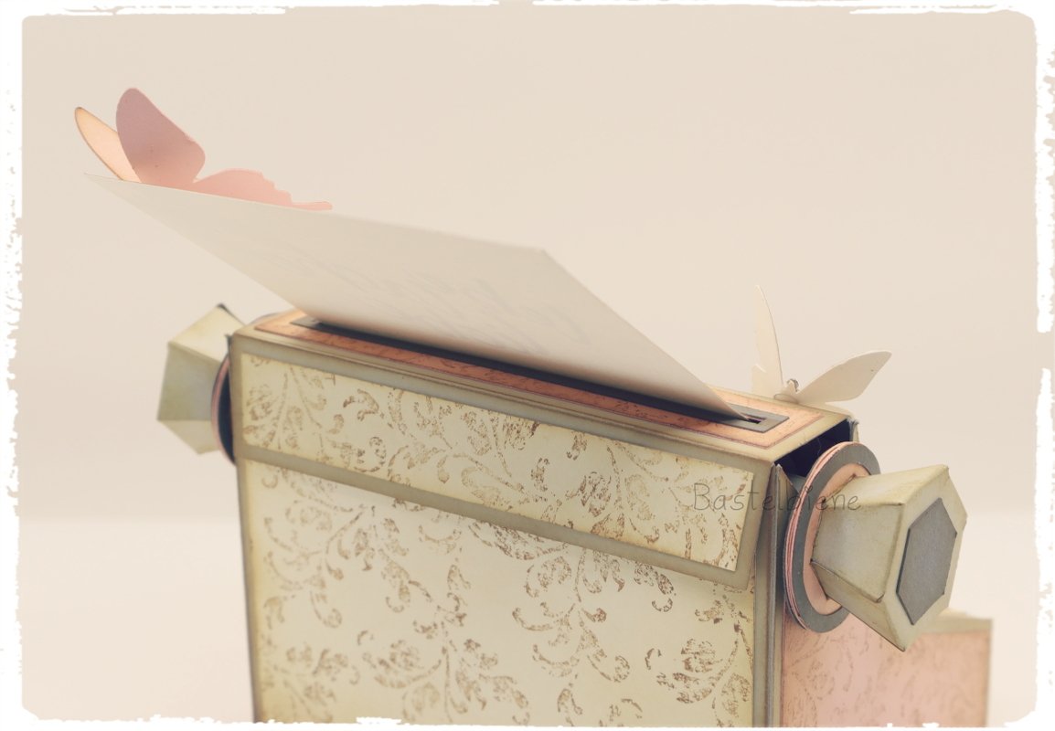 Bastelanleitung Schreibmaschine aus Papier - Bild 12