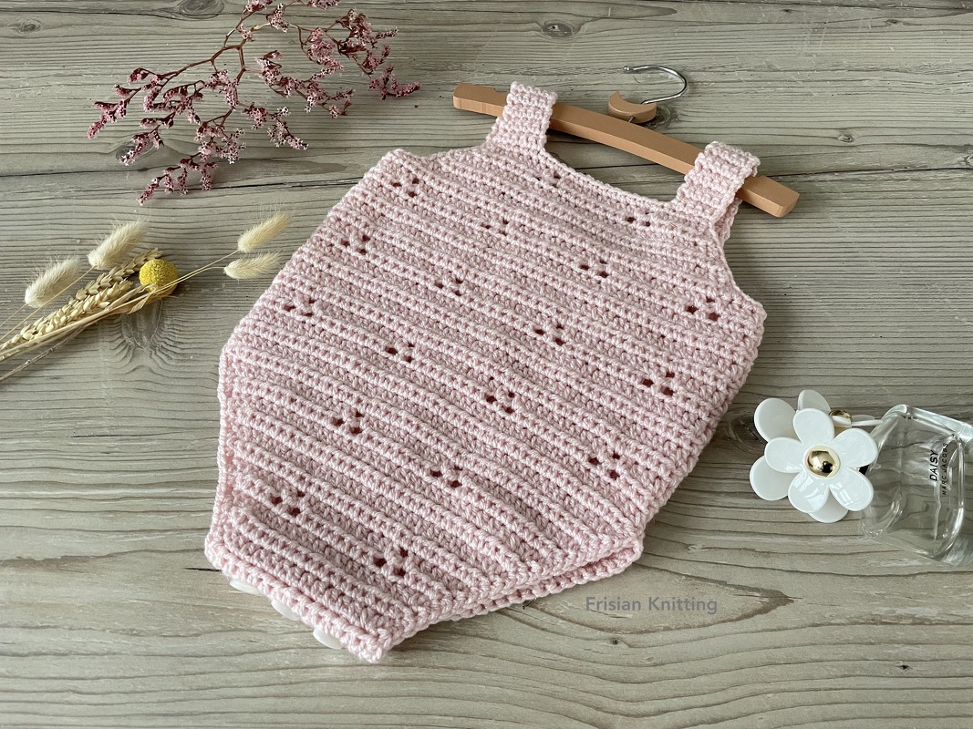 Crochet baby romper "Audrey" - Image 3