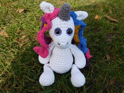 Einhorn Stella Häkelanleitung