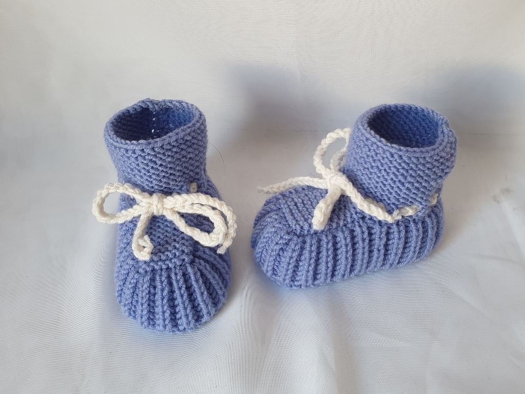 Strickanleitung Baby-Schuhe in 2 Größen ohne Nadelspiel