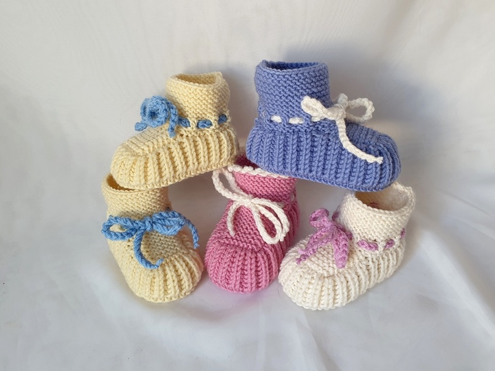 Strickanleitung Baby-Schuhe in 2 Größen ohne Nadelspiel  #284