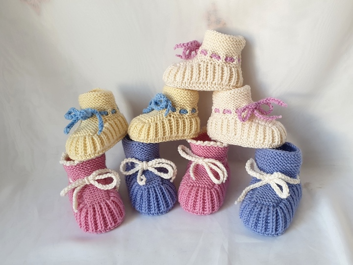 Strickanleitung Baby-Schuhe in 2 Größen ohne Nadelspiel  #284