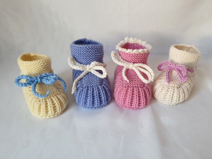 Strickanleitung Baby-Schuhe in 2 Größen ohne Nadelspiel  #284
