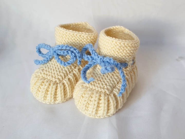 Strickanleitung Baby-Schuhe in 2 Größen ohne Nadelspiel  #284