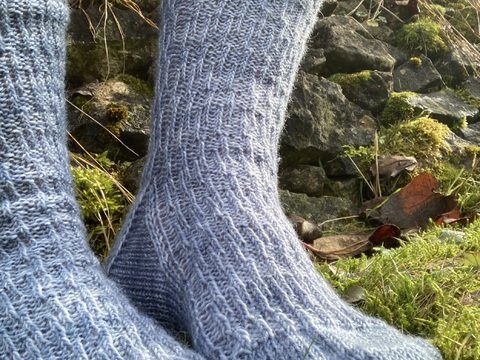 Ein bisschen strukturiert - Sockenanleitung