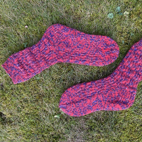 Ein bisschen strukturiert - Sockenanleitung