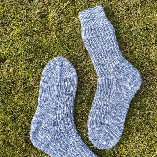 Ein bisschen strukturiert - Sockenanleitung