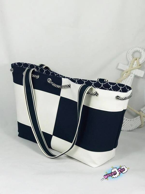 Maritimer blau-weißer Shopper mit Kordelgriffen und Ösen