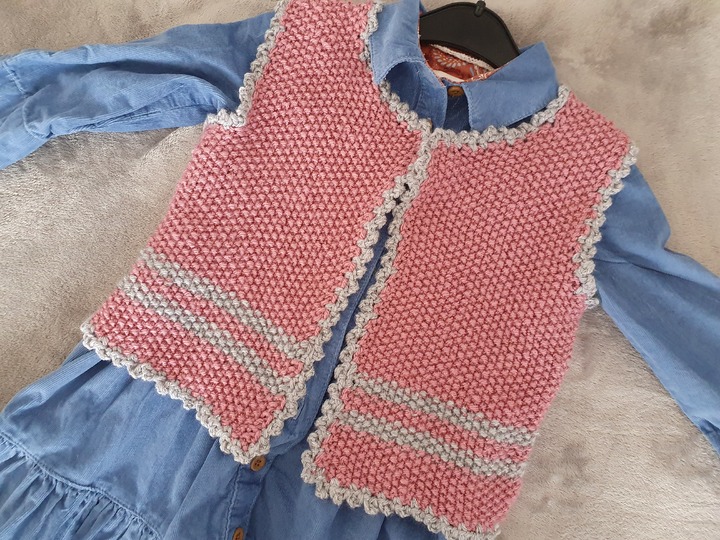 Strickanleitung Kinderweste Emilia Größe 110/116!