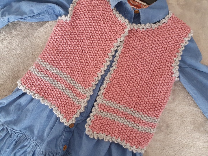 Strickanleitung Kinderweste Emilia Größe 110/116!