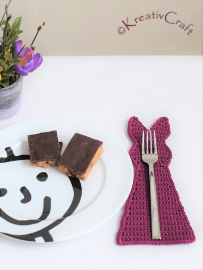 table runner with easter bunny motiv–crochet pattern–many variants possible