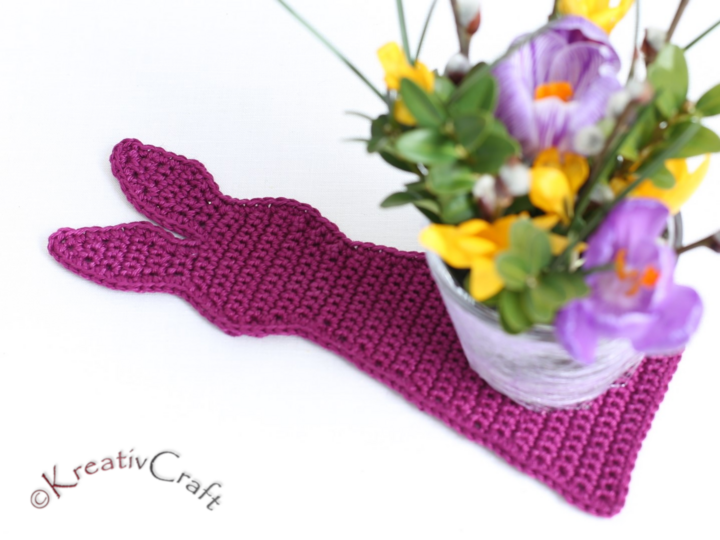table runner with easter bunny motiv–crochet pattern–many variants possible