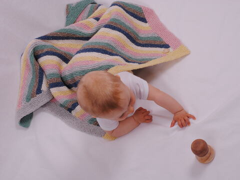Strickanleitung Babydecke Farbenspiel in der Größe 65x65 cm