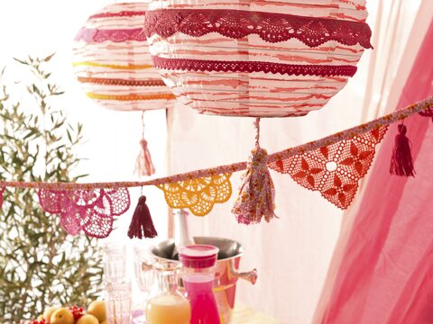 Nähanleitung: Genähter Lampion mit gefärbten Spitzen und Quaste