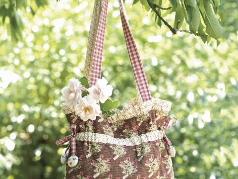 Nähanleitung: GENÄHTE ROMANTIKTASCHE AUS MUSTERSTOFFEN UND SPITZEN