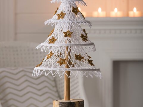 Häkelanleitun: GEHÄKELTER TANNENBAUM MIT STERNEN