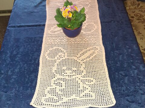Tischläufer Hase Häkelanleitung