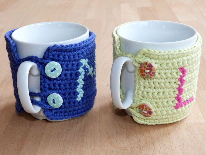 Häkelanleitung für Tassenwärmer 'Cup cozy' mit Text MOIN oder LOVE