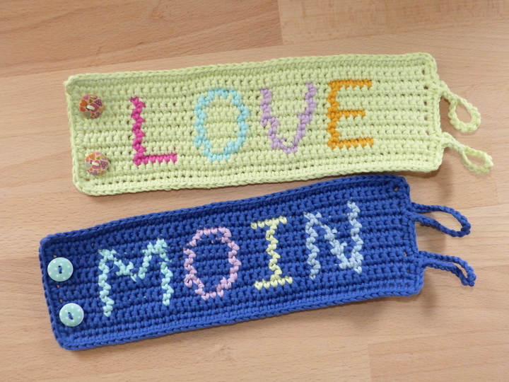 Häkelanleitung für Tassenwärmer 'Cup cozy' mit Text MOIN oder LOVE