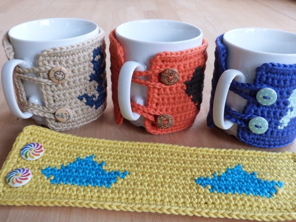 Crochet pattern for mug cozys with integrated figures