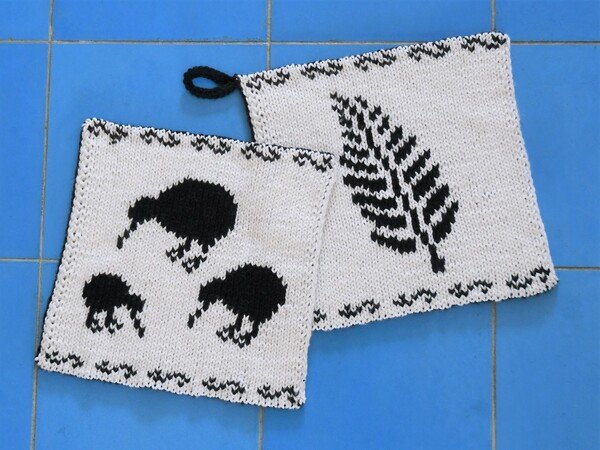 Double Knitting Pattern Potholders "Kiwi Love"