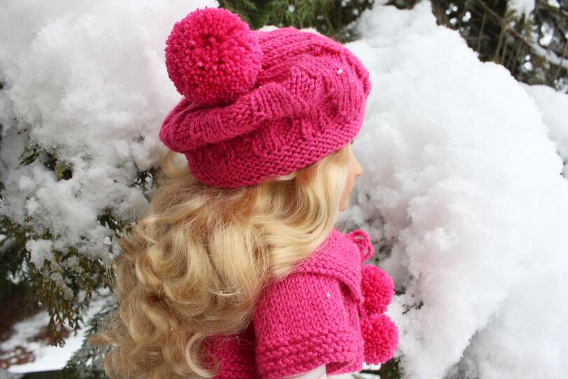 Strickanleitung für Puppen Poncho und Mütze