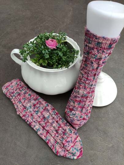 Anleitung Hexentopf Sockenmuster Rainia - Wiesenhexe