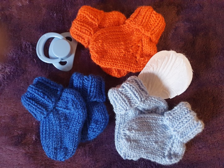 Strickanleitung für kuschelige Frühchen Söckchen in Größe 44/46!