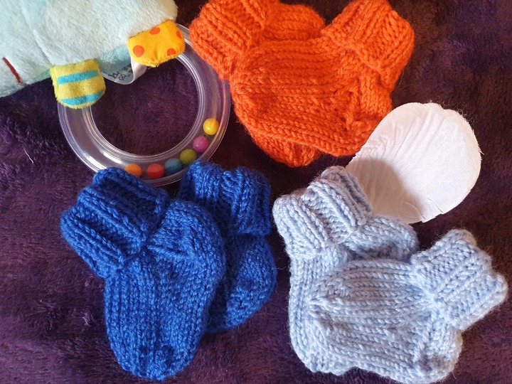 Strickanleitung für kuschelige Frühchen Söckchen in Größe 44/46!