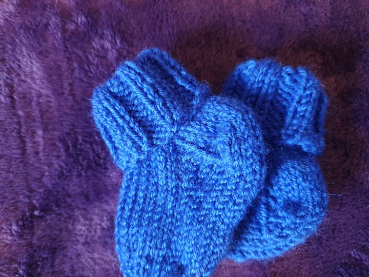 Strickanleitung für kuschelige Frühchen Söckchen in Größe 44/46!