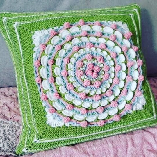 Häkelanleitung Kissen "Rosenkavalier"