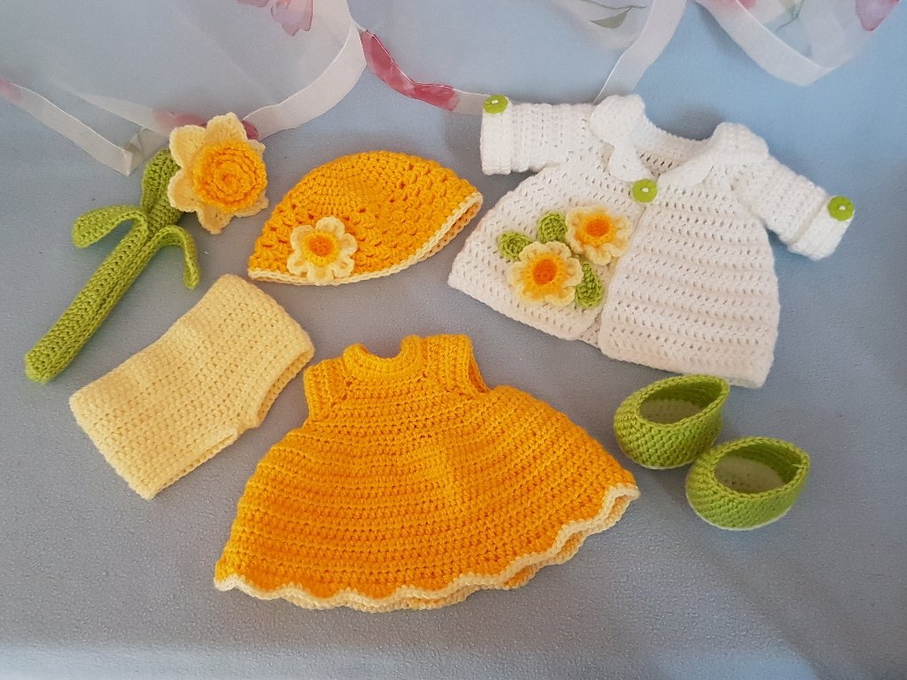 Häkelanleitung Puppenkleidung Noemi das Narzissen Mädchen