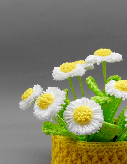 Häkel-Deko Gänseblümchen für Tisch, Tür und Wand - einfach aus Wollresten