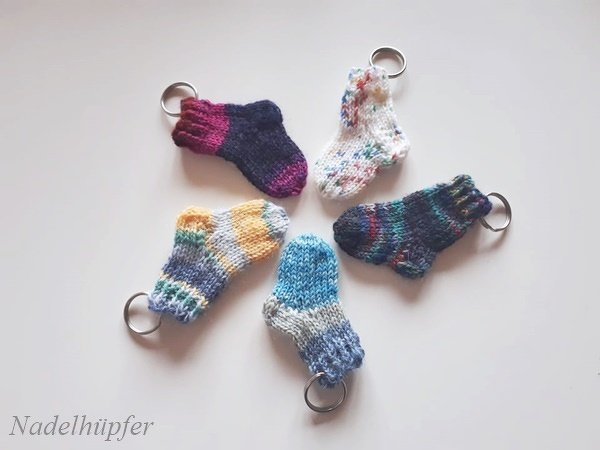 Strickanleitung Mini-Söckchen für Einkaufswagenchip