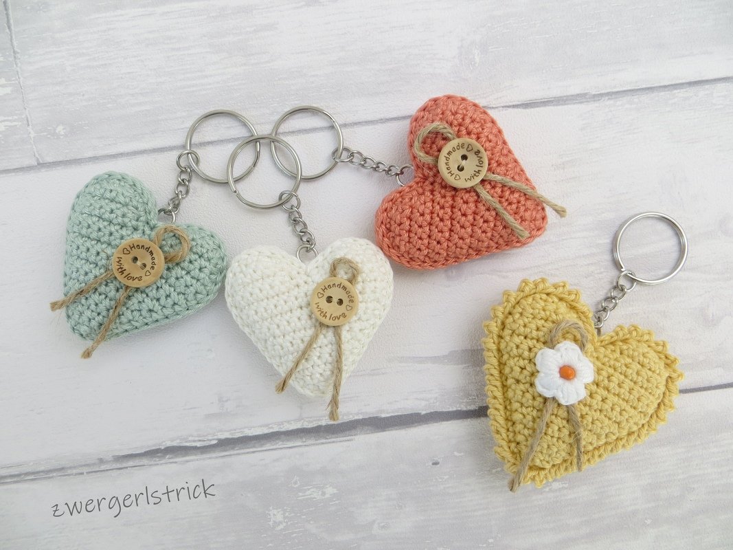 kleine Herzen häkeln - Anhänger / Schlüsselanhänger