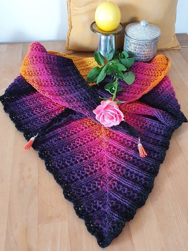 Fancy Frieda - Häkelanleitung traumhaftes Dreieckstuch - Bild 24