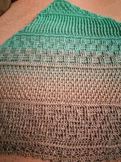 Anleitung Taima - breites Dreieckstuch mit Reliefstäbchen einfache Version