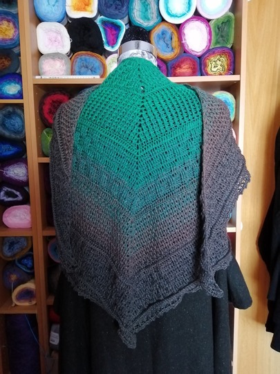 Anleitung Taima - breites Dreieckstuch mit Reliefstäbchen einfache Version