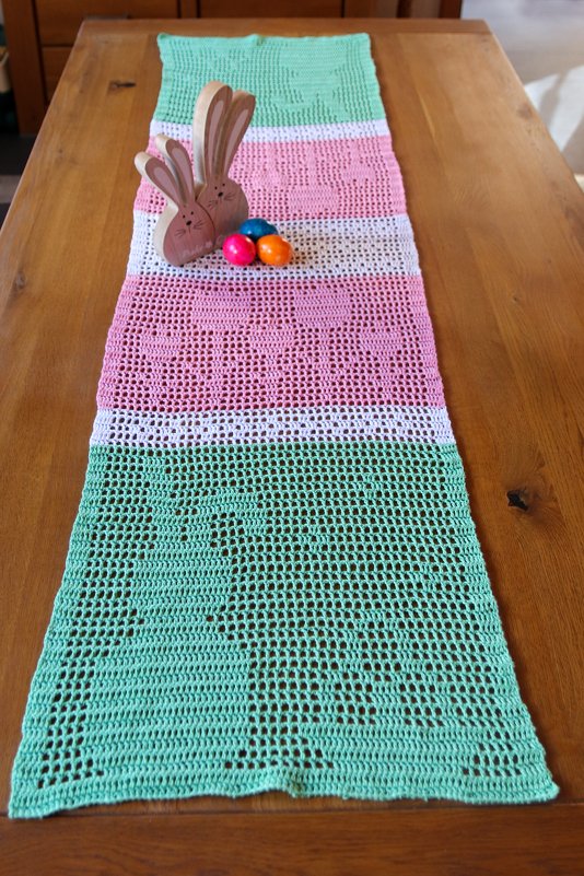 Table runner Osterfreuen crochet pattern