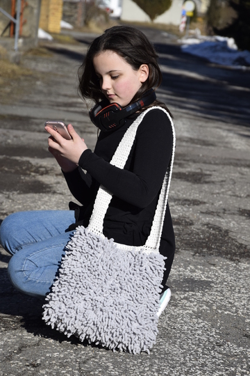 - FLIPSYBAG - Umhängetasche, Häkeltasche aus coolem Trendgarn