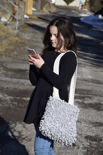 - FLIPSYBAG - Umhängetasche, Häkeltasche aus coolem Trendgarn