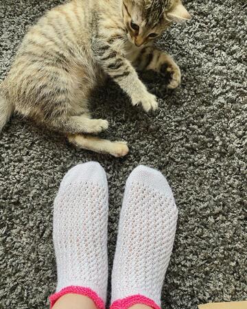 Lacy Little Sneaker Socks - knitting pattern