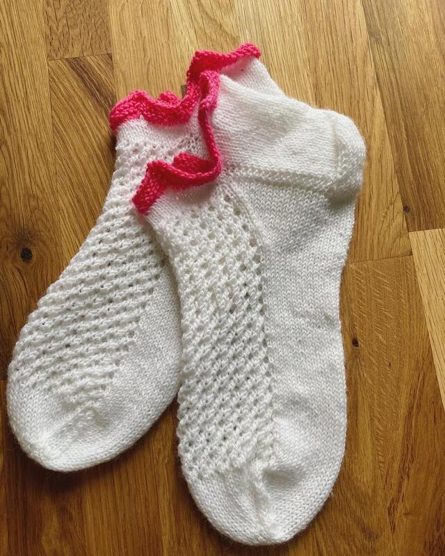 Lacy Little Sneaker Socks - knitting pattern - Image 2