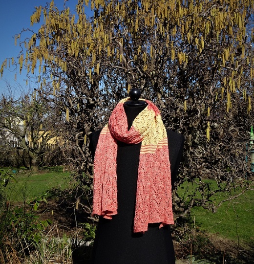 Anlis Frühlingsbote, gestrickter Schal/Stola