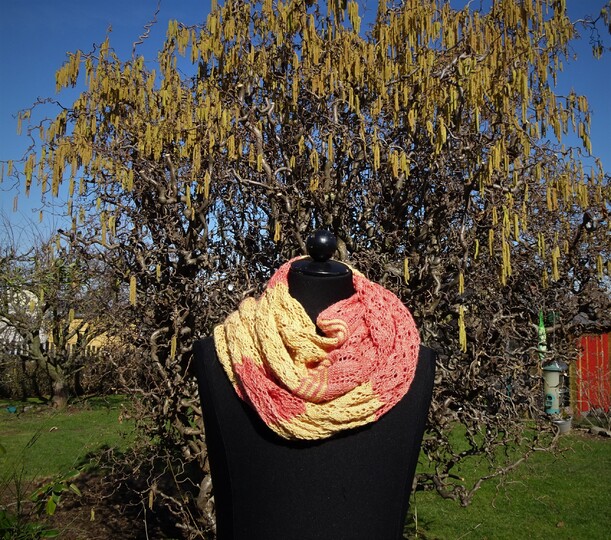 Anlis Frühlingsbote, gestrickter Schal/Stola