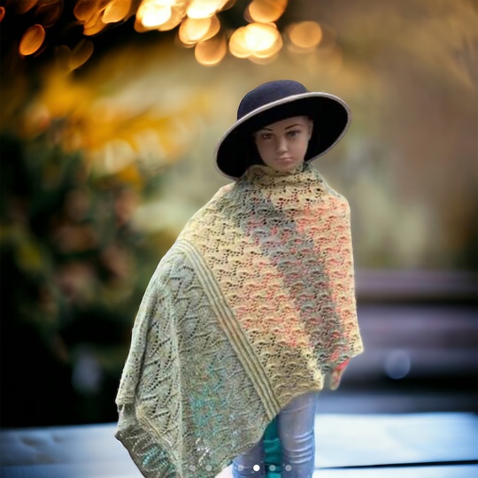 Anlis Frühlingsbote, gestrickter Schal/Stola