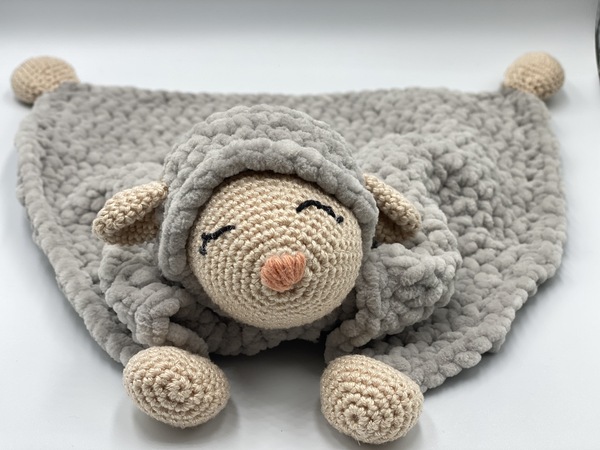 Crochet pattern for comforter / cuddly sheep